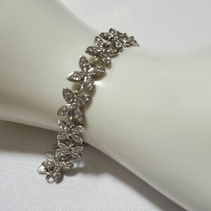 Vintage Silver Floral Bracelet with Intricate Design